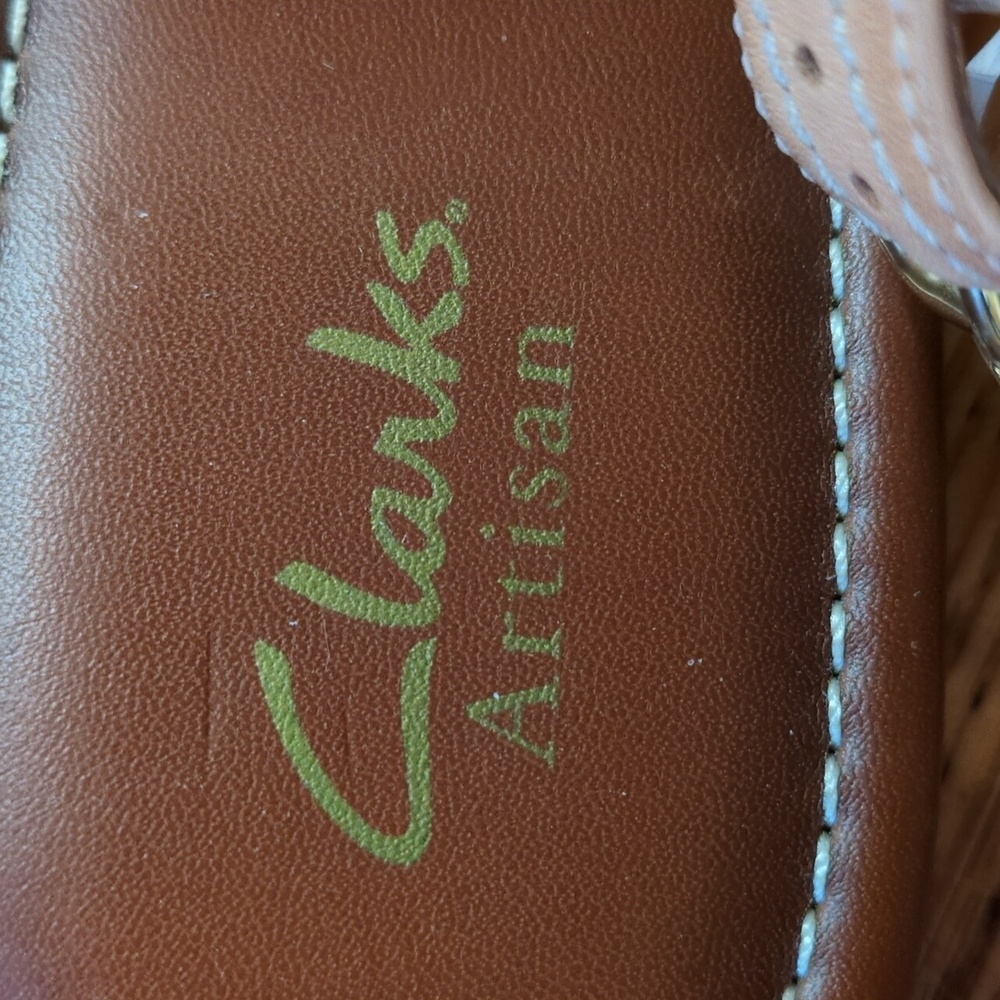 Clarks Artisan Metallic Flat Sandals Size 9.5 - Picture 6 of 8